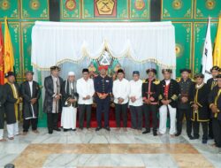 Hadiri Pelantikan Bobato Kesultanan Tidore, Wawali Ucapkan Selamat