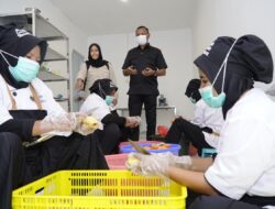 Pantau Dapur MBG di Daratan Oba, Wali Kota Tidore Tekankan Kebersihan Diutamakan 