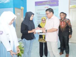 Buka RAT KSP Bobato, Sekda Tidore Serahkan Beasiswa untuk Putra Putri Anggota Berprestasi 