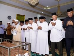 Wujud Penghormatan Terakhir, Wali Kota Tidore Lepas Jenazah Almarhum Drs. H. Achmad Mahifa 